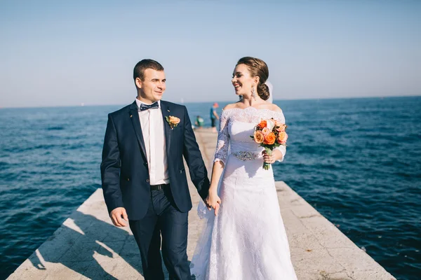 Pareja amorosa en el día de la boda —  Fotos de Stock