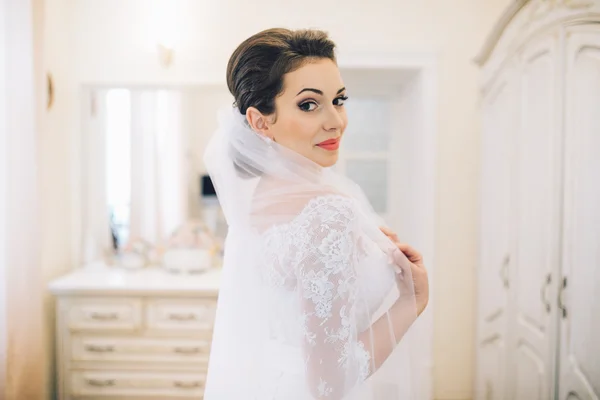 Bride on wedding day — Stock Photo, Image