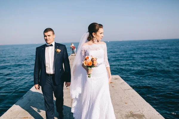 düğün günü sevgi dolu Çift