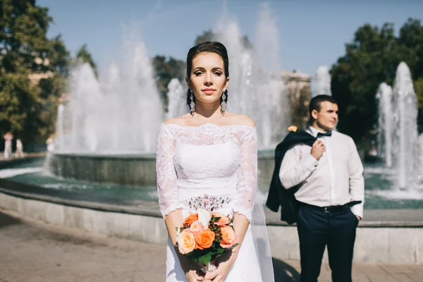 Casal amoroso no dia do casamento — Fotografia de Stock