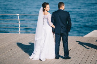 düğün günü sevgi dolu Çift