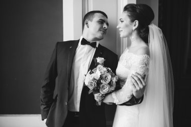 düğün günü sevgi dolu Çift