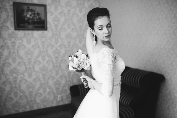 Bride on wedding day — Stock Photo, Image