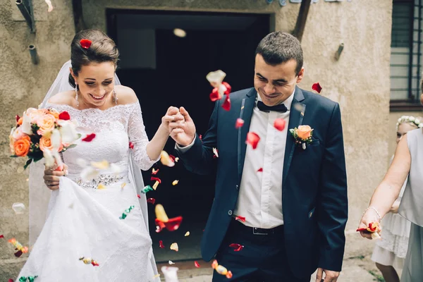 Pareja amorosa en el día de la boda — Foto de Stock