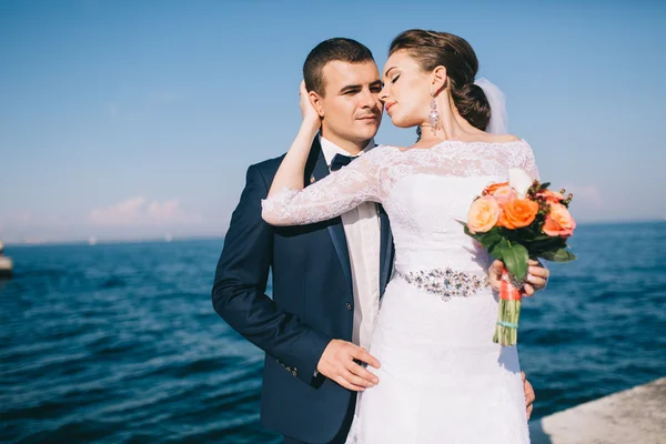 Pareja amorosa en el día de la boda —  Fotos de Stock