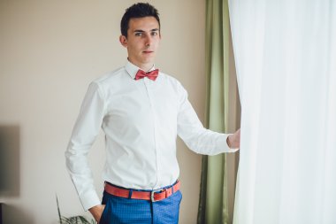 yakışıklı genç damat