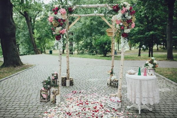 Hermoso arco de boda —  Fotos de Stock