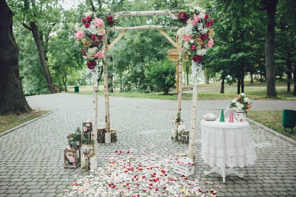 Hermoso arco de boda —  Fotos de Stock