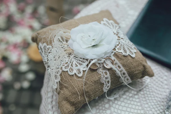 Hermosos anillos de boda —  Fotos de Stock