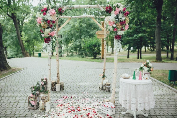 Beautiful wedding arch — Stock Photo, Image