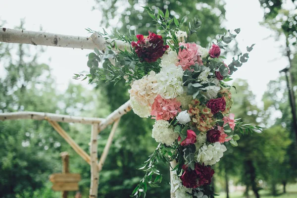 Hermoso arco de boda —  Fotos de Stock