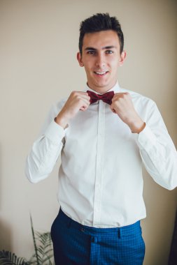 yakışıklı genç damat