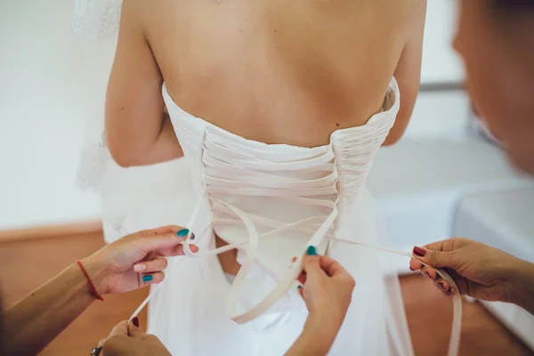 Beautiful young bride — Stock Photo, Image