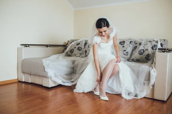 Mooie jonge bruid — Stockfoto