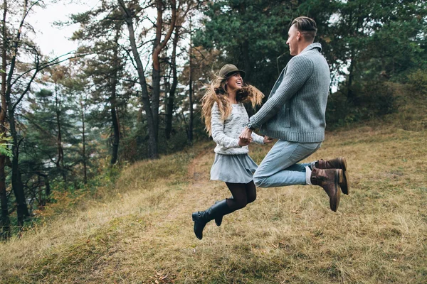 Feliz pareja amorosa — Foto de Stock