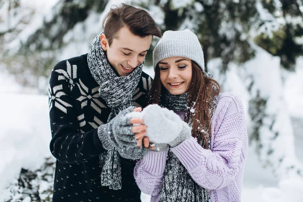 Couple in winter forest — Stock Photo, Image