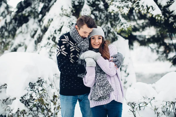 Couple in winter forest — Stock Photo, Image