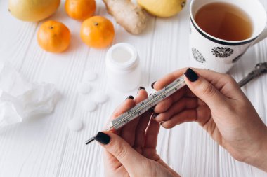 termometre tutan eller 