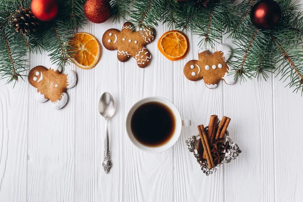 Zencefilli kurabiye ve çay — Stok fotoğraf