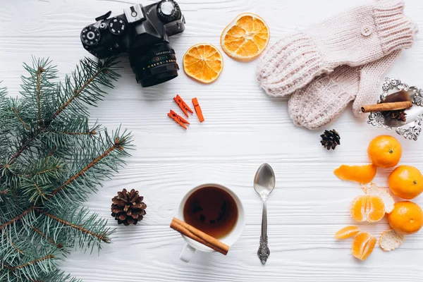 Tasse de thé avec décorations — Photo