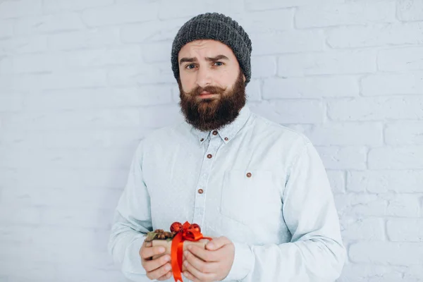 Бородатый молодой человек — стоковое фото