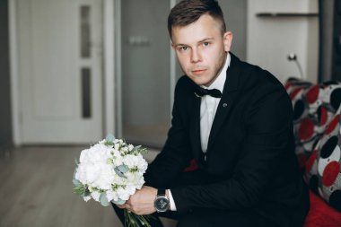 yakışıklı genç damat