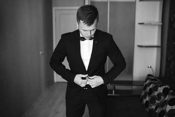 Yakışıklı genç damat — Stok fotoğraf