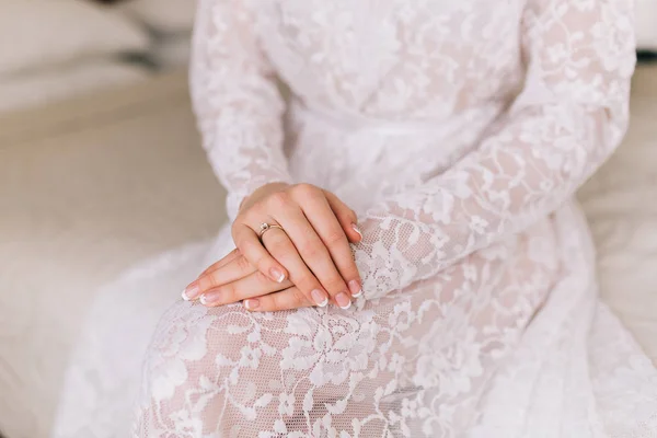 Beautiful young bride — Stock Photo, Image