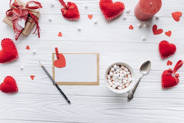 Fincan kakao ve Sevgililer mektup — Stok fotoğraf