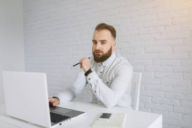 iş adamı holding kalem