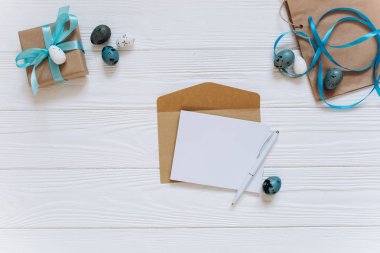 Paskalya yumurtaları ve boş kart