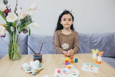 Paskalya yumurtası resmi kız