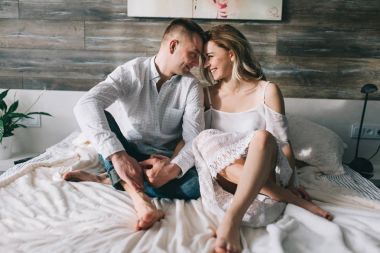 yatakta güzel Çift