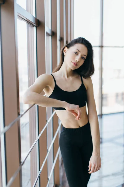 Fitness Chica en el gimnasio — Foto de Stock