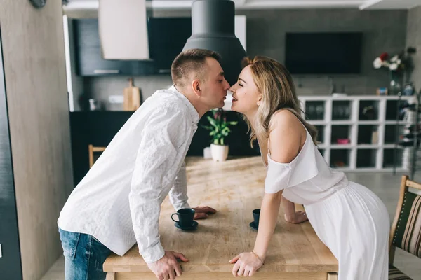 Beautiful couple in love — Stock Photo, Image