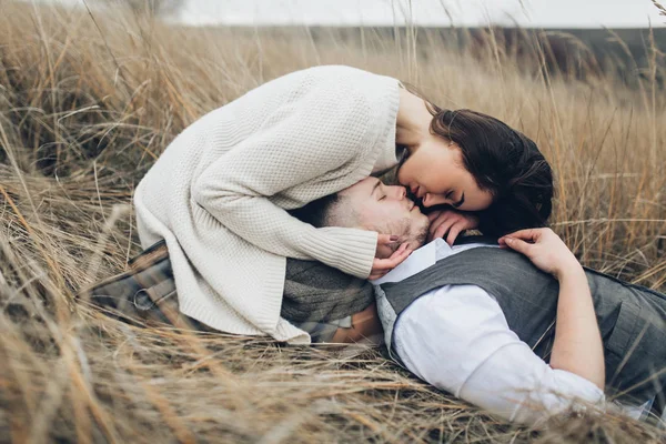 moda çift öpüşme 