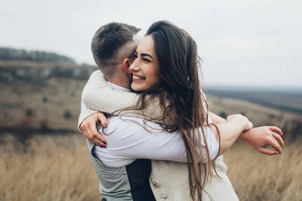 Hermosa pareja enamorada — Foto de Stock