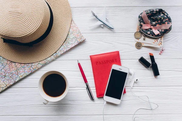 Hipster woman set for travel — Stock Photo, Image