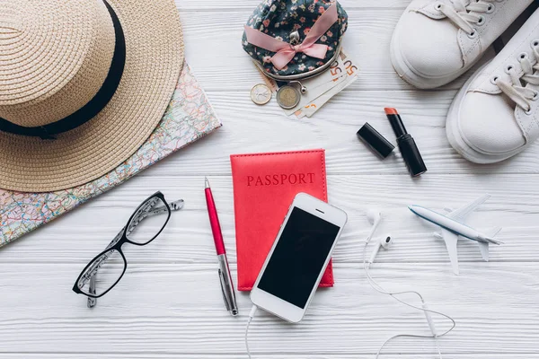 Hipster mujer conjunto para viajar —  Fotos de Stock