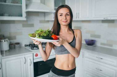 Taze salata kızla Fitness