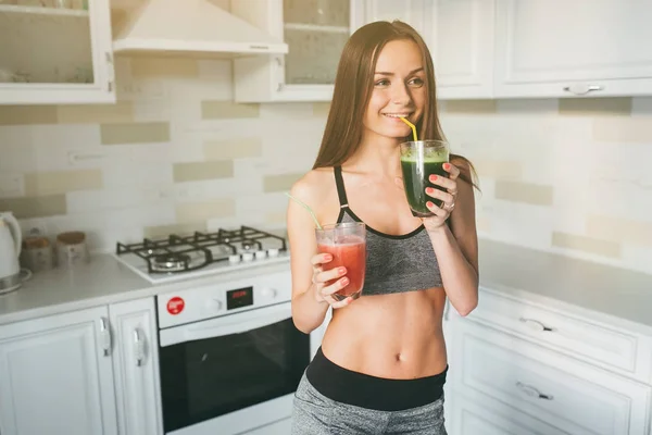 Fitness girl drink cocktail — Stock Photo, Image