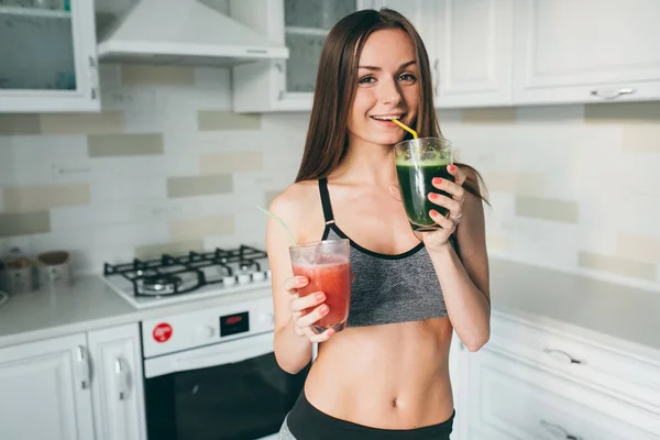 Fitness girl drink cocktail — Stock Photo, Image