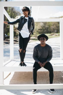 Şık genç Afrikalı Çift