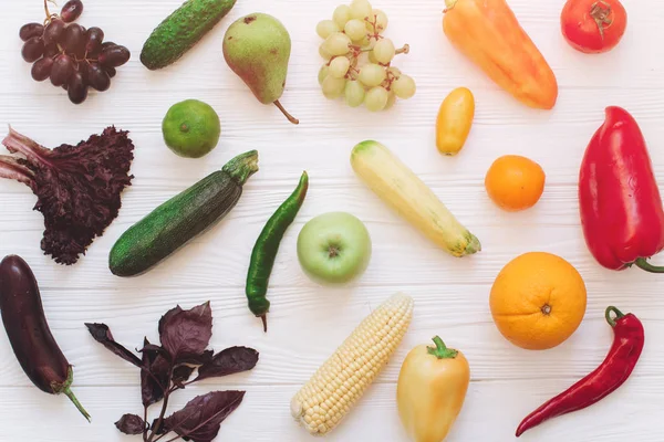 Duha barevné ovoce a zelenina — Stock fotografie