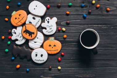 kahve ile korkunç zencefilli kurabiye