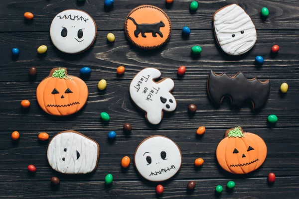 Colors candies and scary gingerbread for Halloween — Stock Photo, Image