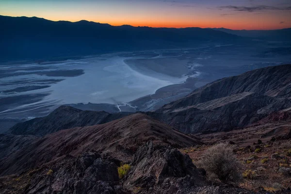 Badwater basin gezien vanaf Dante's view, Death Valley, Californië, — Stockfoto