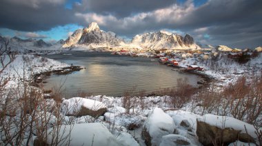 Geleneksel Norveç fisherman's kabin, adada rorbuer