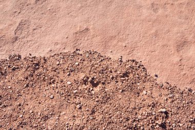 İnce kırmızı kumtaşı yüzeyi