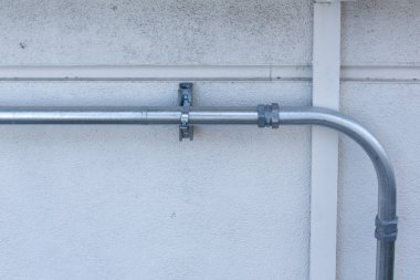 Elektrik telleri yükleme borularda 